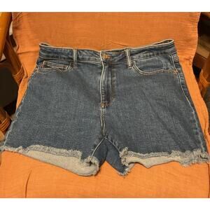 Judy Blue Women's Denim Shorts Size XL Cut-Off 4" Inseam Raw Edge Hem Jb150176